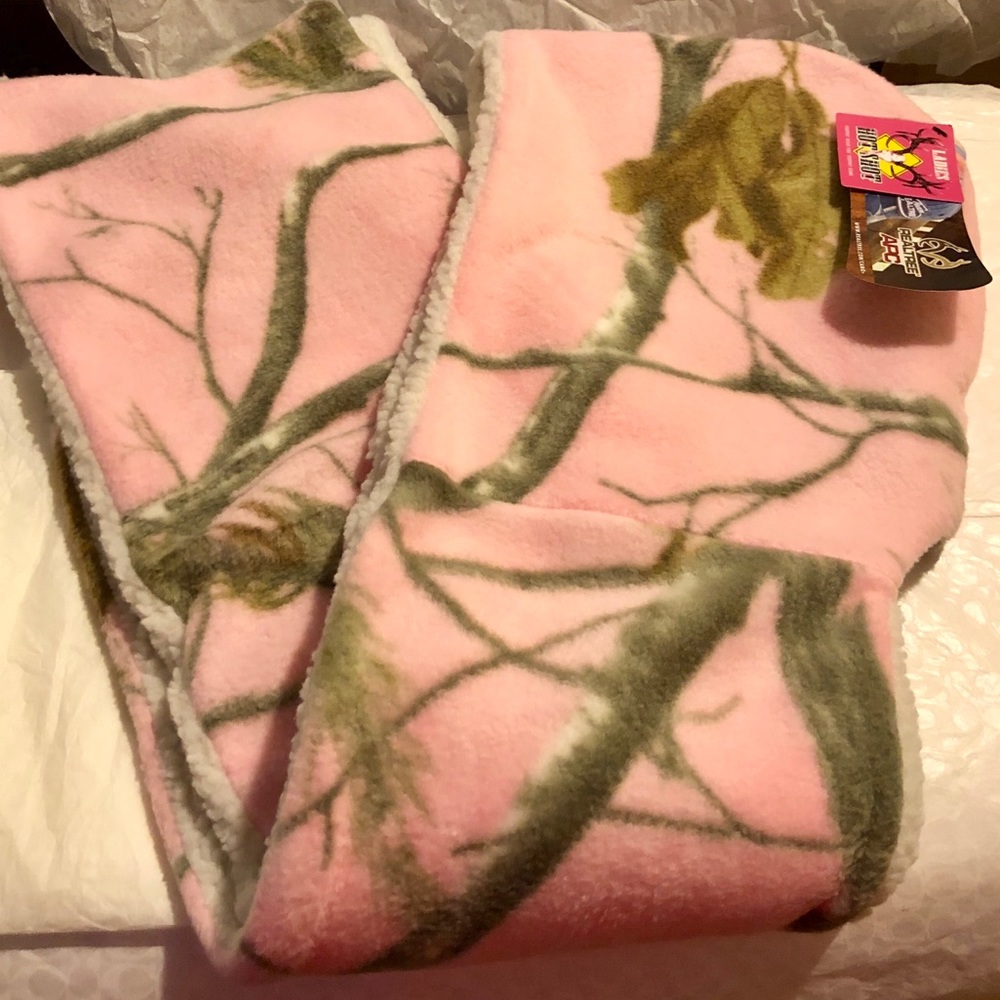 NWT Realtree Reversible Hooded Scarf Pink Camo